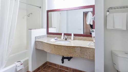 Hollywood Inn Express South image 12